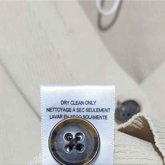 New frame | Rib-Knit V-Neck Top in Vanilla - Picture 9 of 9